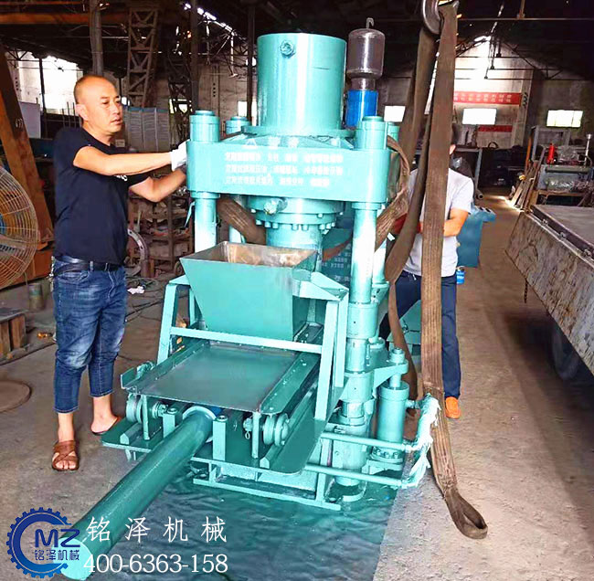 登封200噸金屬壓塊機裝車發(fā)貨現(xiàn)場